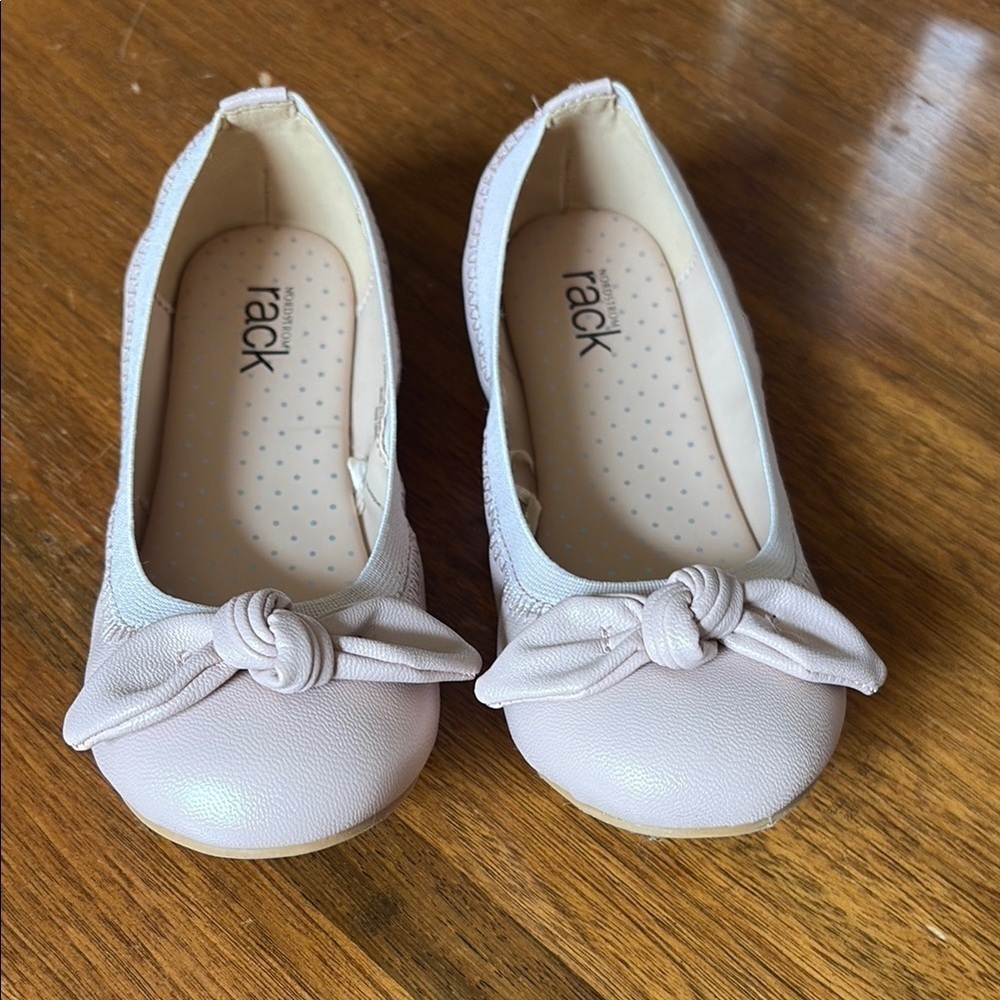 Nordstrom rack girls light pink ballet flats - Bow - size 12
